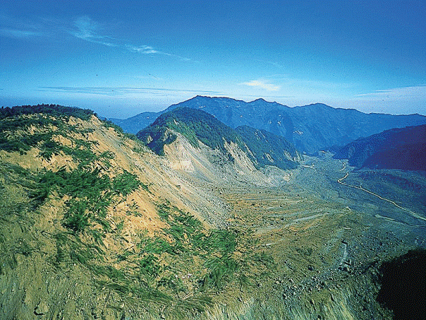 草嶺山崩